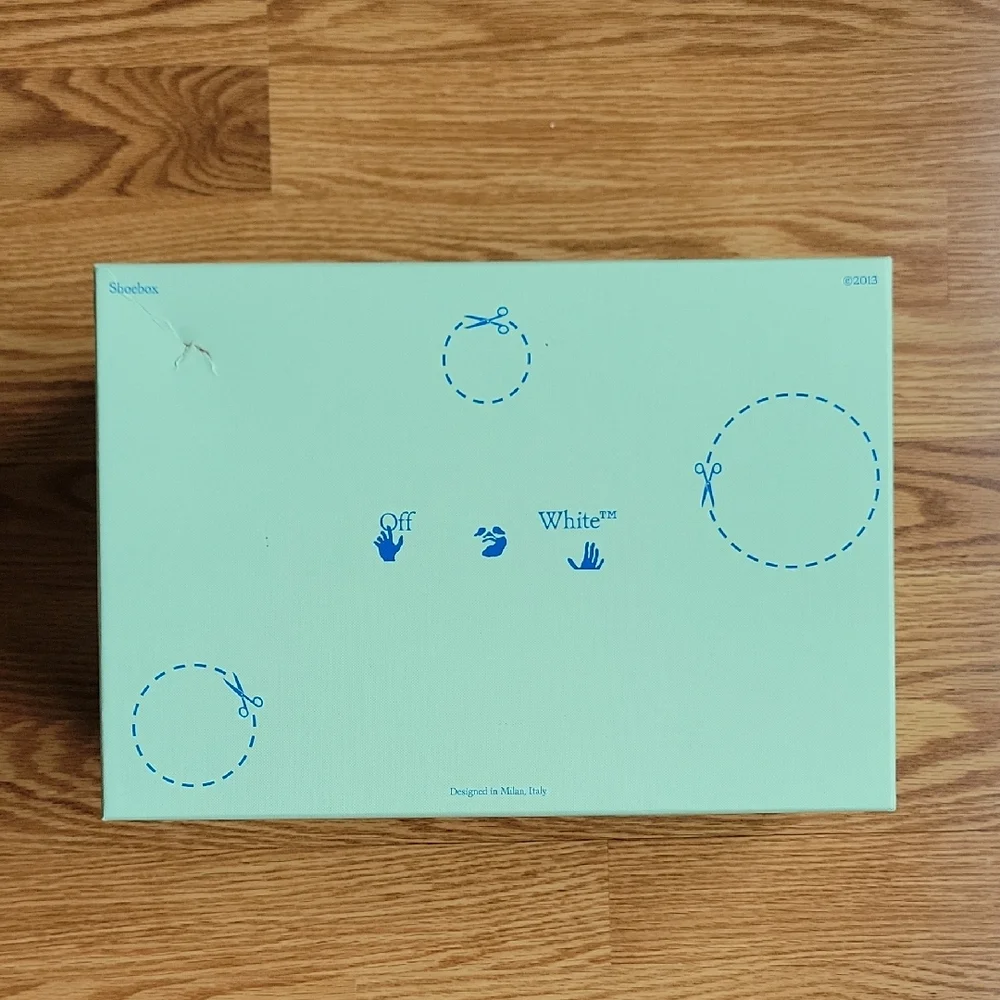 Off-White Box (Empty) - Picture 1 of 4